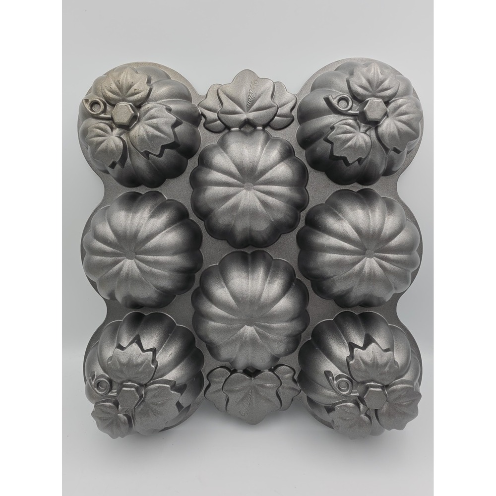 Wilton Pumpkin Patch Halloween Cupcake Baking Pan Heavy Vine 8 Cavity Grey